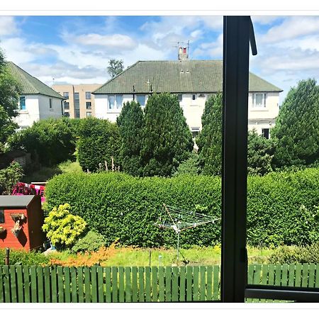 Bright & Spacious Double Room With Garden View- Close To Airport & City Centre Edinburgh Bagian luar foto
