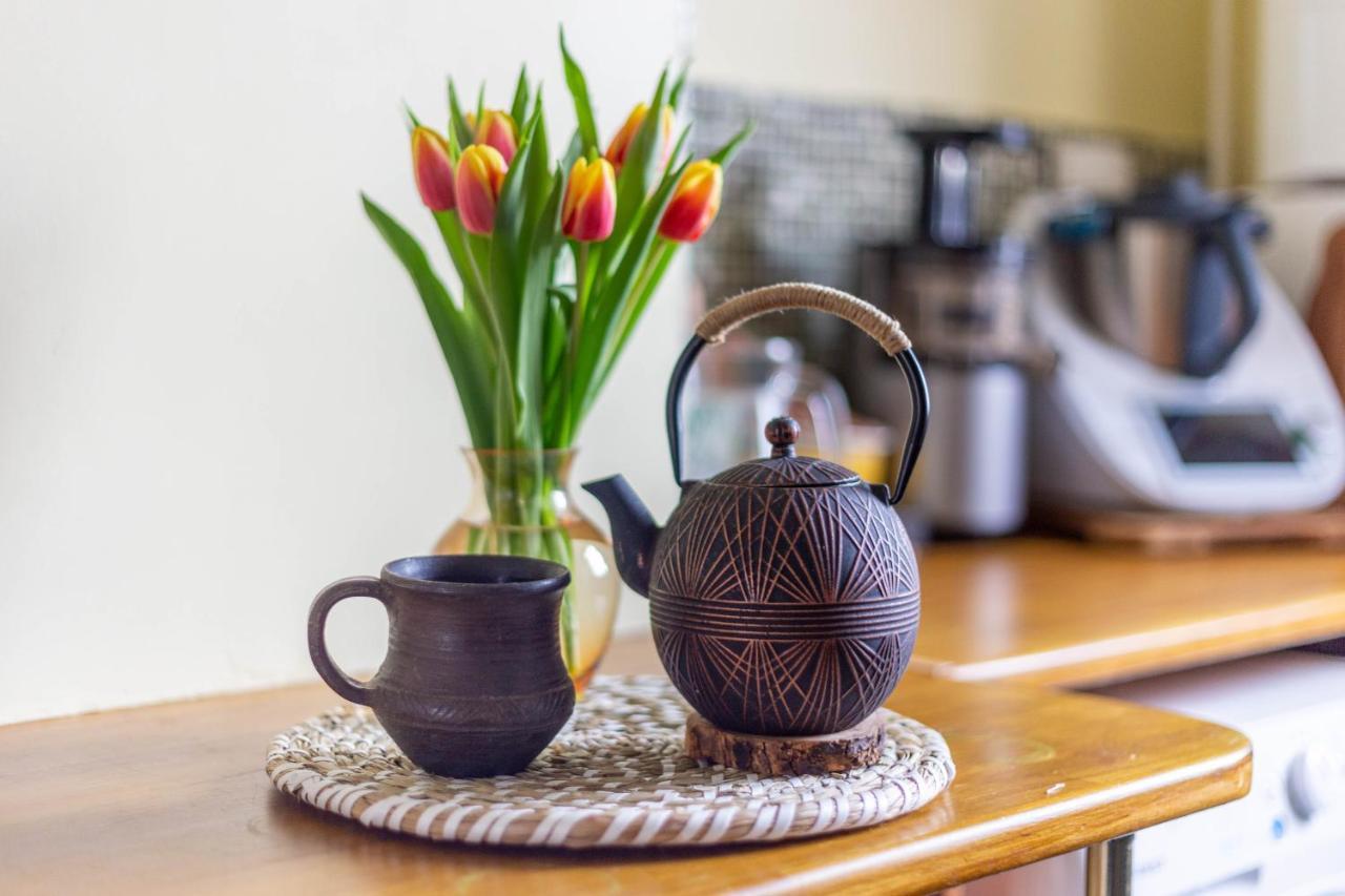 Bright & Spacious Double Room With Garden View- Close To Airport & City Centre Edinburgh Bagian luar foto
