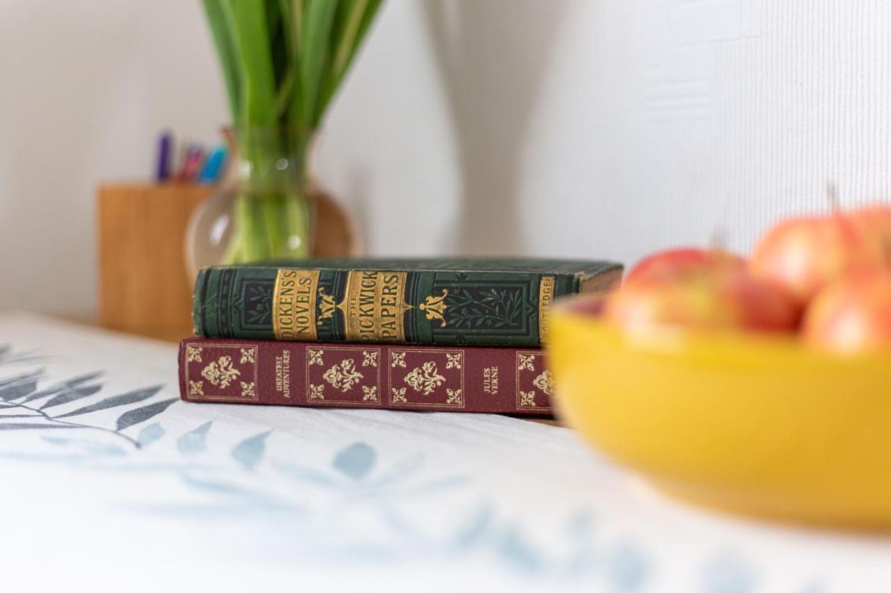Bright & Spacious Double Room With Garden View- Close To Airport & City Centre Edinburgh Bagian luar foto