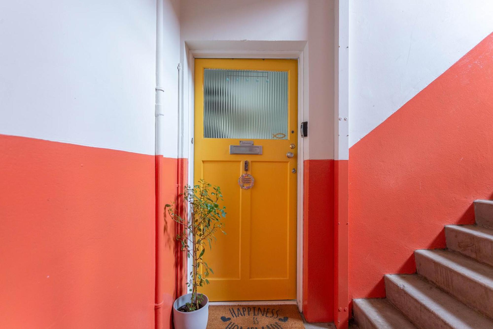 Bright & Spacious Double Room With Garden View- Close To Airport & City Centre Edinburgh Bagian luar foto