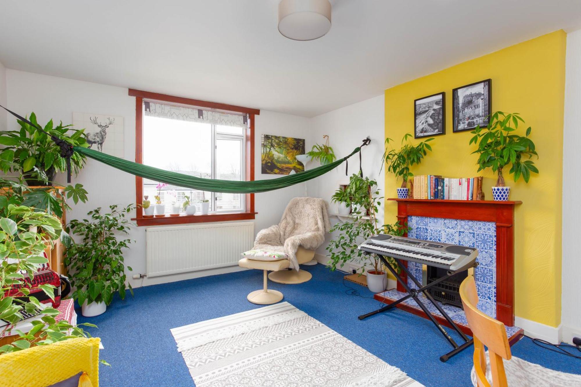 Bright & Spacious Double Room With Garden View- Close To Airport & City Centre Edinburgh Bagian luar foto